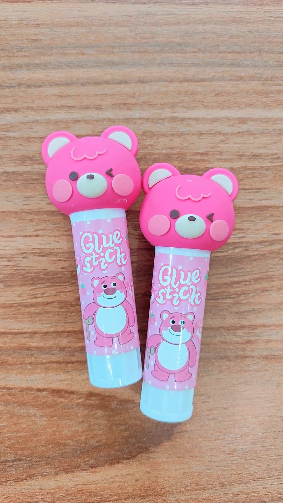 COLA BASTÃO Urso Morango rosa pink